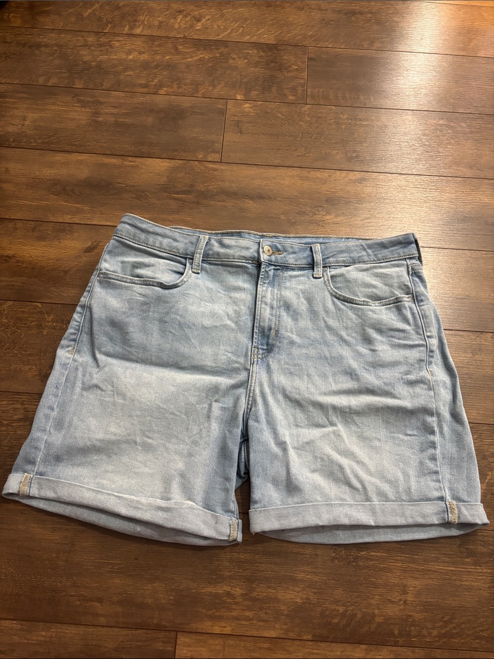 Old Navy Light Wash Denim Rolled Hem Women's Shorts